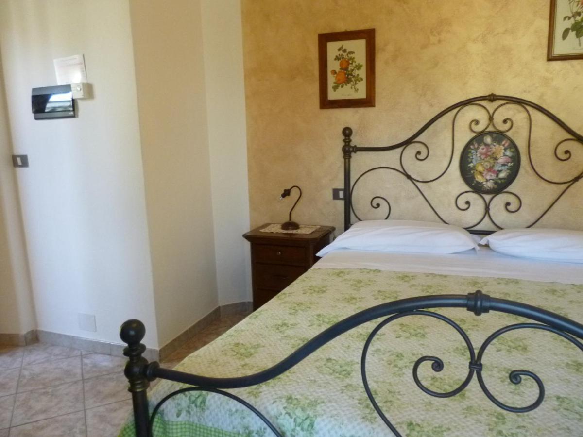 Agriturismo Le Chicche Di Mafalda 몬테메라노 외부 사진